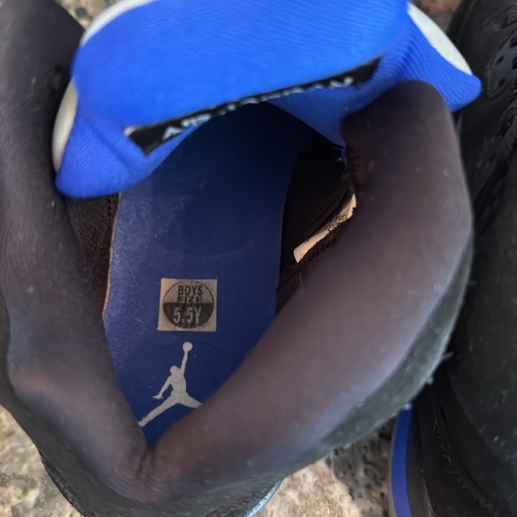 Air Jordan 5 retro Black and Blue Air Jordan Sneakers EUC 5.5Y - Picture 10 of 16